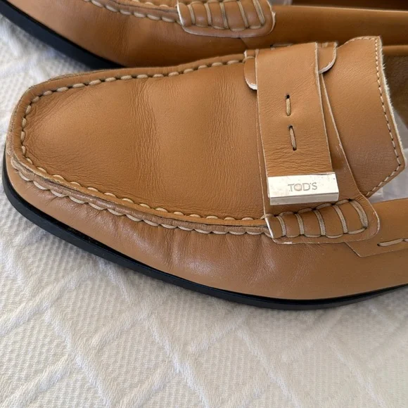 Tod’s Calfskin Driving Loafer - Picture 5 of 9